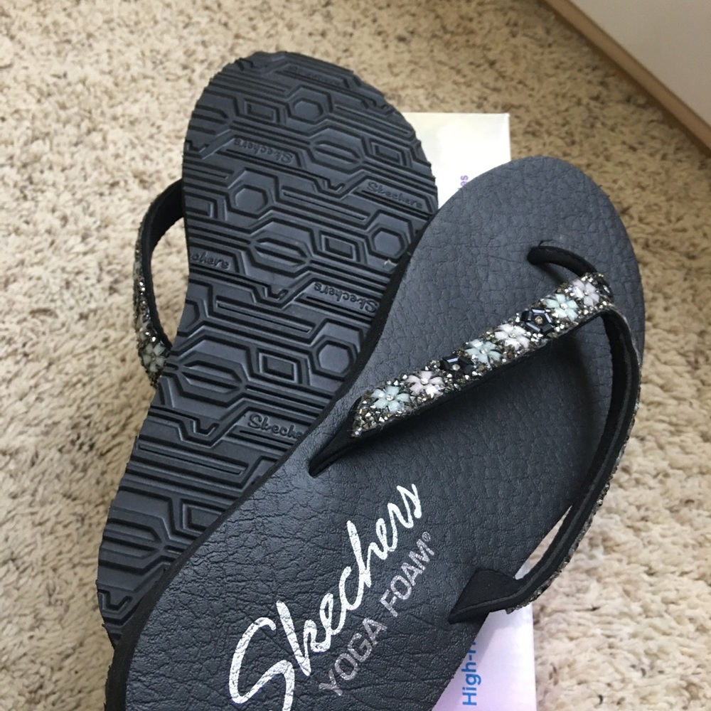 NIB Sketchers sandals
